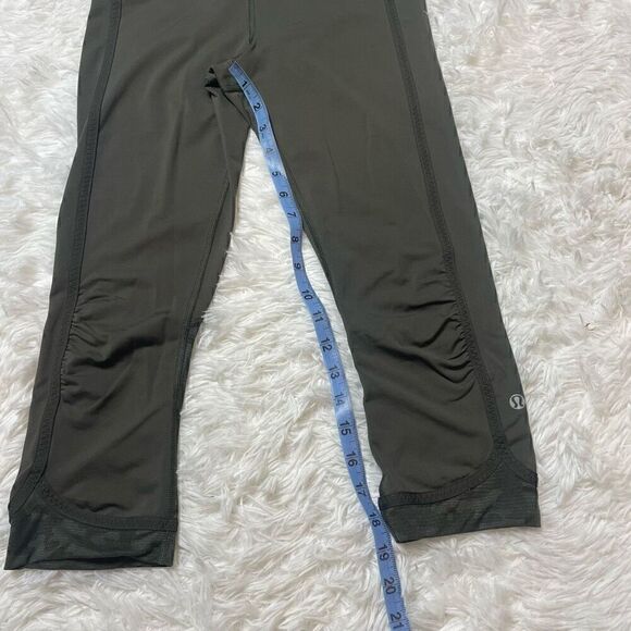 Lululemon Leggings Green Camo Crop Capri Size 4 Back Zip Pocket Ruched - Picture 5 of 8